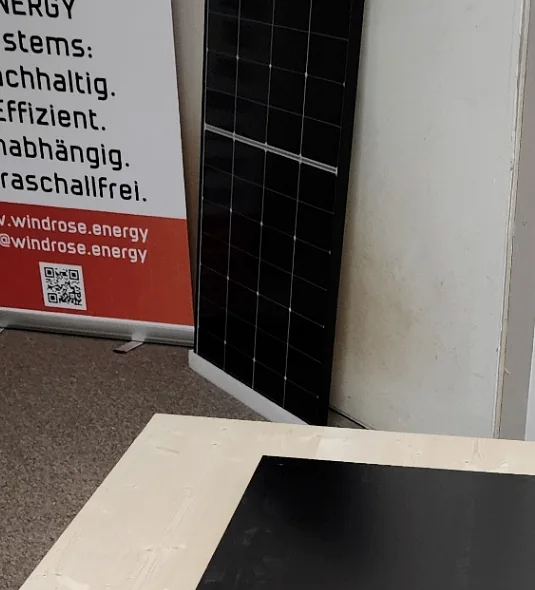 Photovoltaik-Komponenten in der Systemschulung